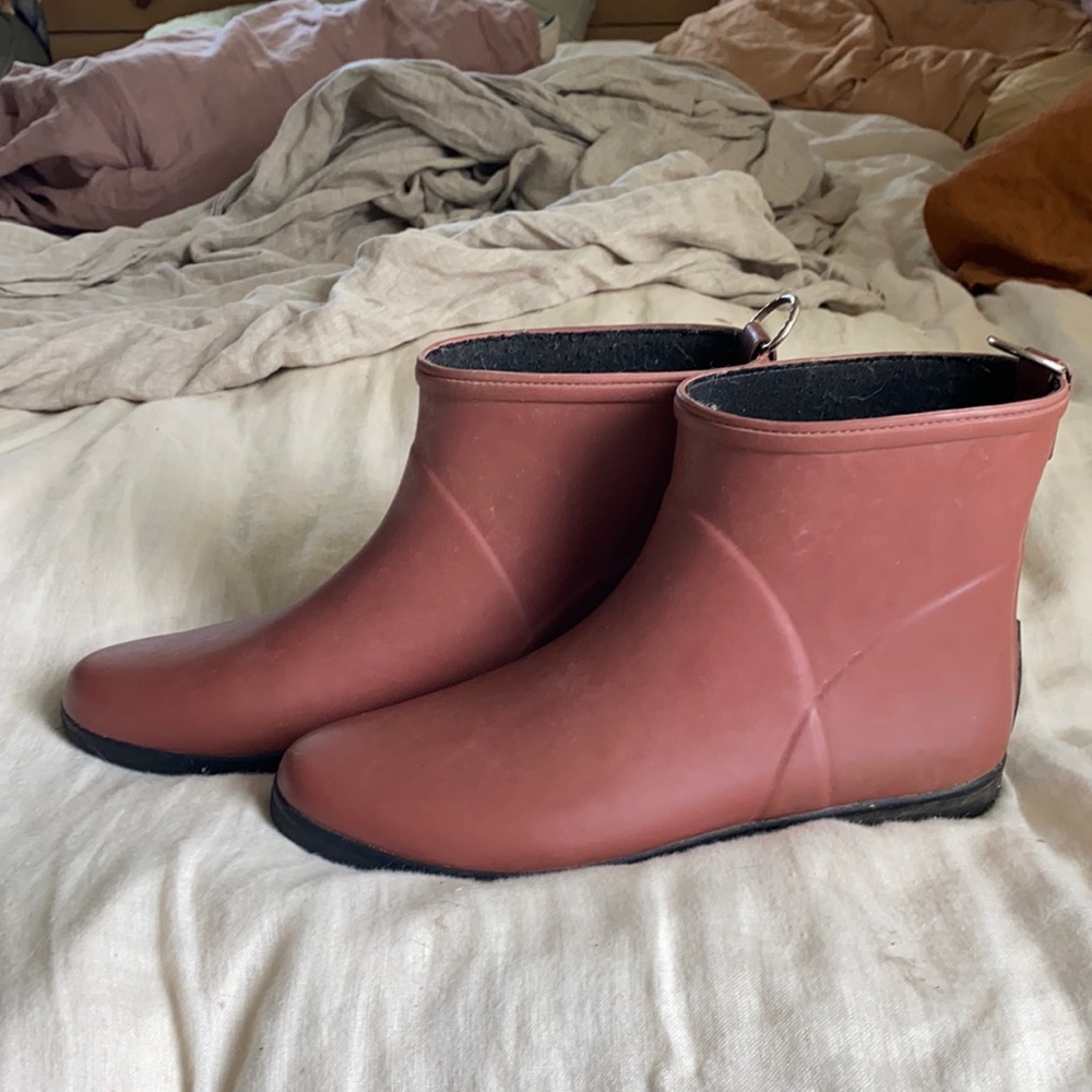 DONATED: Alice & Whittles Minimalist Boot in Brick